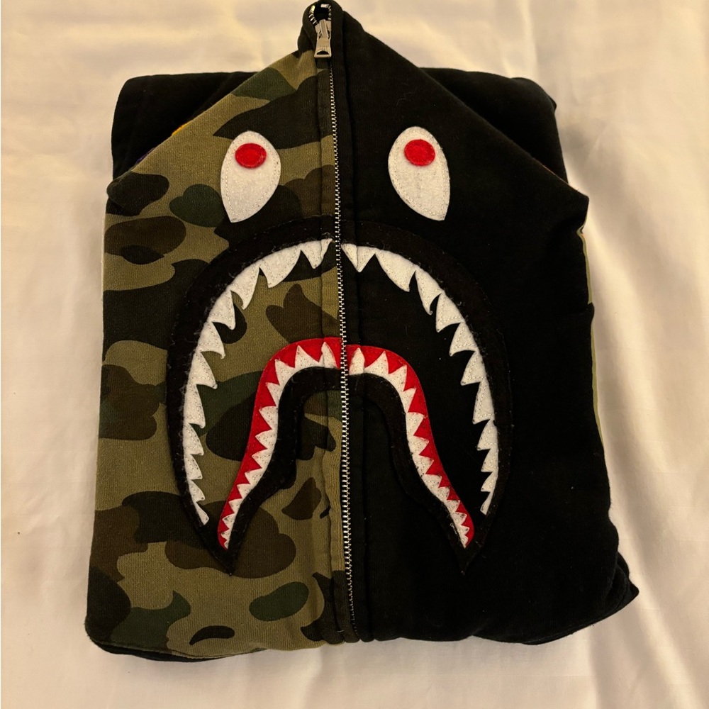 Men’s Black half camo shark hoodie size Xl